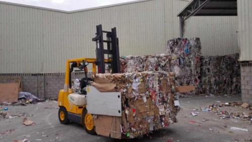 מהדק בייל המטפל בנייר שבור